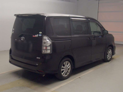 2010 Toyota Voxy ZRR70W[1]