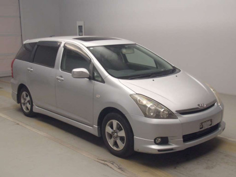 2005 Toyota Wish ZNE10G[2]