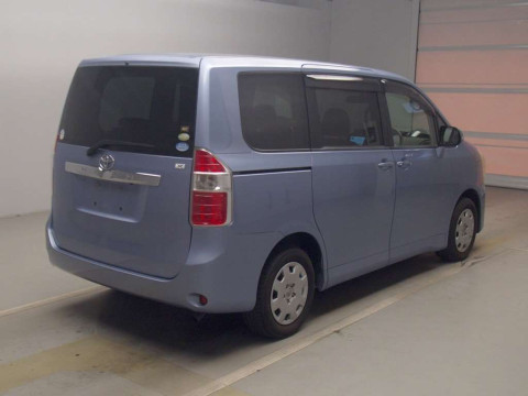 2008 Toyota Noah ZRR70G[1]