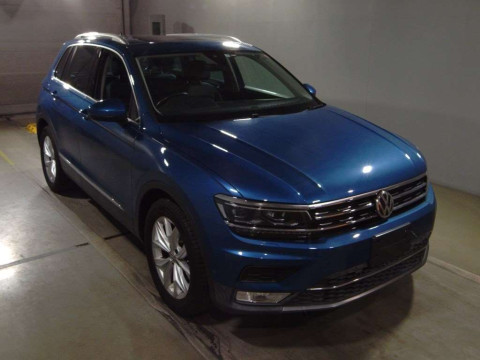 2017 Volkswagen Tiguan 5NCZE[2]