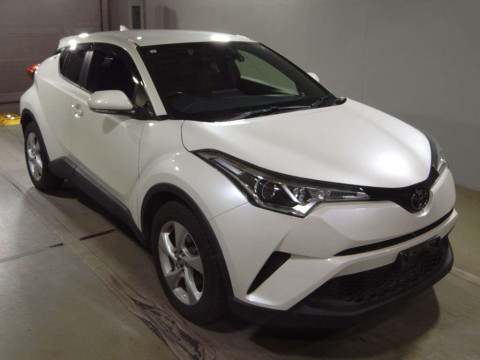 2017 Toyota C-HR NGX50[2]