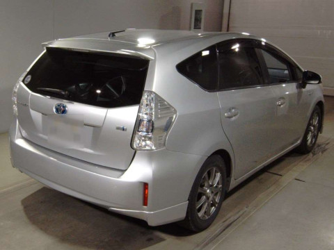 2014 Toyota Prius alpha ZVW40W[1]