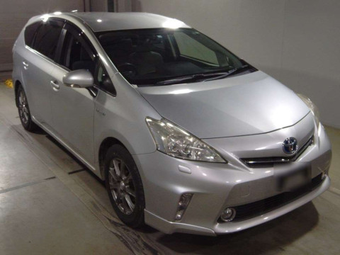 2014 Toyota Prius alpha ZVW40W[2]