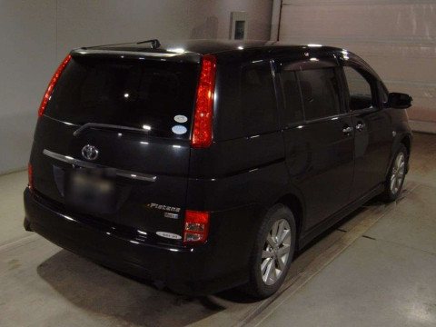 2010 Toyota Isis ZGM11W[1]