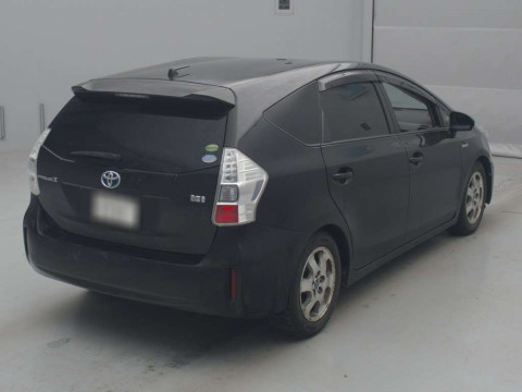 2013 Toyota Prius alpha ZVW41W[1]