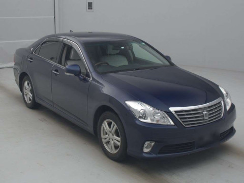 2011 Toyota Crown GRS203[2]