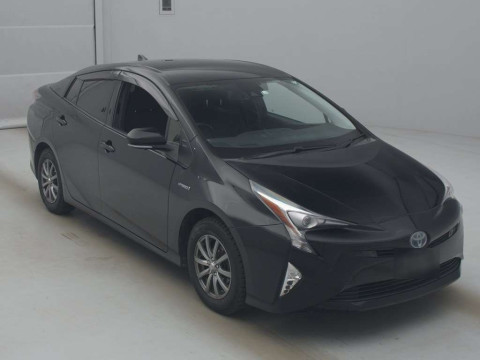 2016 Toyota Prius ZVW55[2]