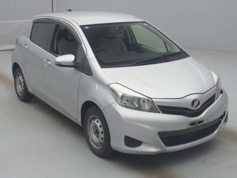 2013 Toyota Vitz NSP130[2]