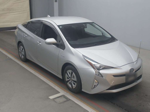 2017 Toyota Prius ZVW51[2]