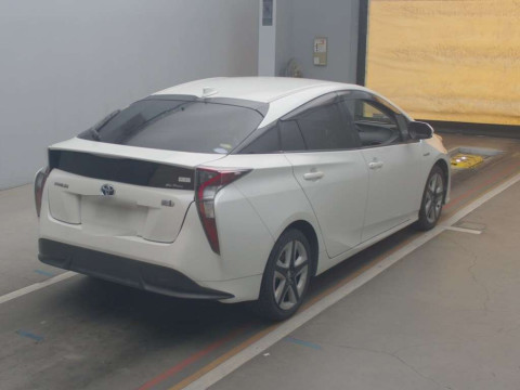 2016 Toyota Prius ZVW50[1]