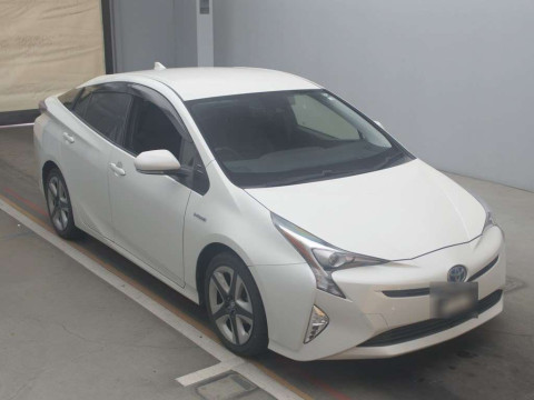 2016 Toyota Prius ZVW50[2]