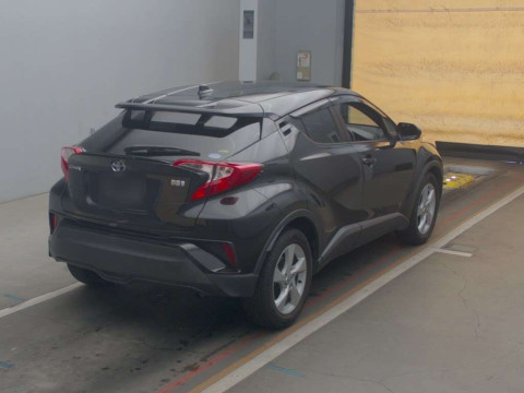 2017 Toyota C-HR ZYX10[1]