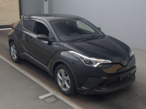 2017 Toyota C-HR ZYX10[2]