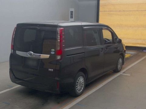 2014 Toyota Noah ZWR80G[1]