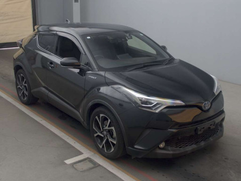 2017 Toyota C-HR ZYX10[2]