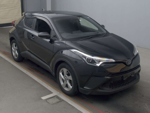 2017 Toyota C-HR ZYX10[2]