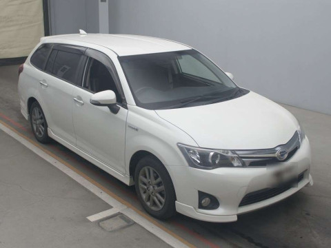 2014 Toyota Corolla Fielder NKE165G[2]