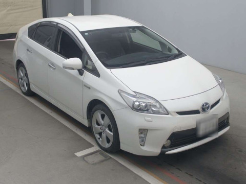 2013 Toyota Prius ZVW30[2]