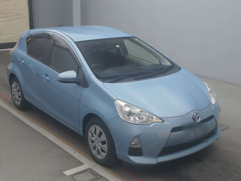 2014 Toyota Aqua NHP10[2]