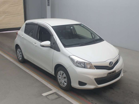 2014 Toyota Vitz NSP130[2]