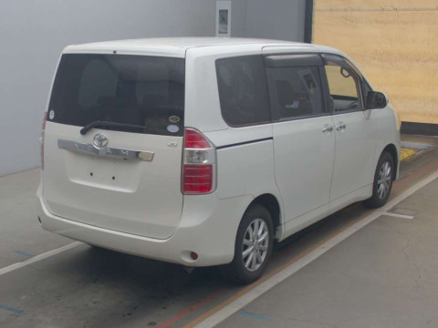 2009 Toyota Noah ZRR70G[1]