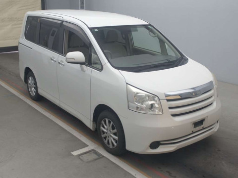 2009 Toyota Noah ZRR70G[2]