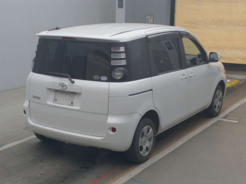 2010 Toyota Sienta NCP81G[1]