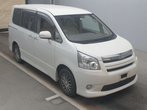 2008 Toyota Noah ZRR70W[2]