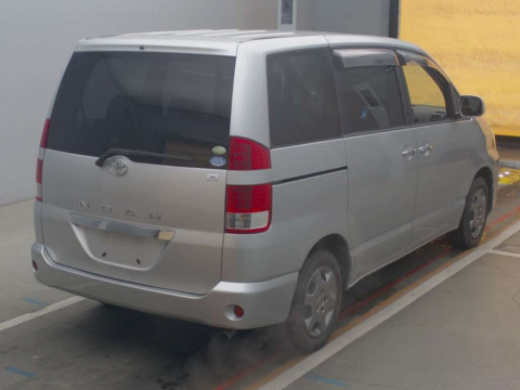 2006 Toyota Noah AZR60G[1]