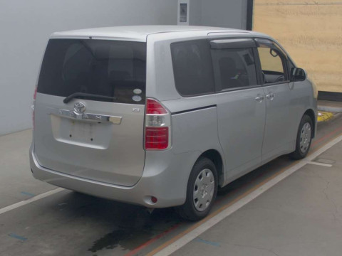 2010 Toyota Noah ZRR70G[1]