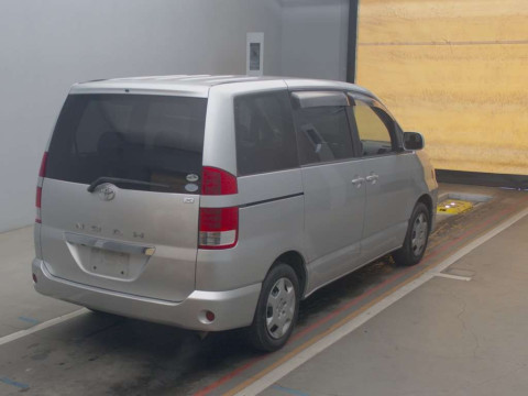 2006 Toyota Noah AZR60G[1]