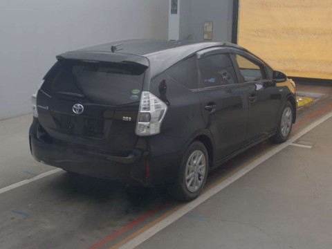 2013 Toyota Prius alpha ZVW41W[1]