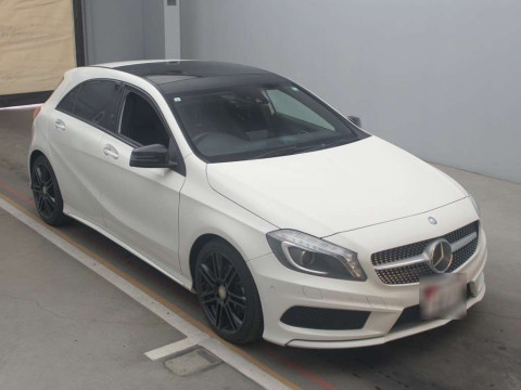 2015 Mercedes Benz A-Class 176042[2]