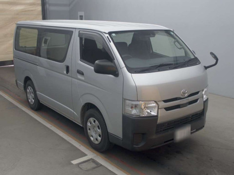 2018 Toyota Hiace Van TRH200V[2]