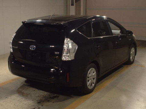 2012 Toyota Prius alpha ZVW41W[1]