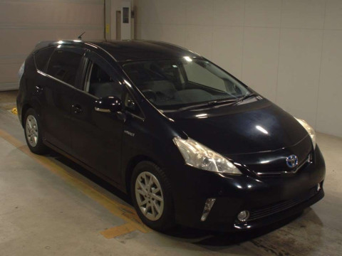 2012 Toyota Prius alpha ZVW41W[2]