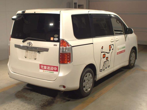 2008 Toyota Noah ZRR70G[1]