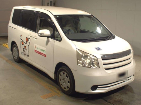 2008 Toyota Noah ZRR70G[2]