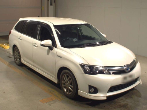 2014 Toyota Corolla Fielder NKE165G[2]