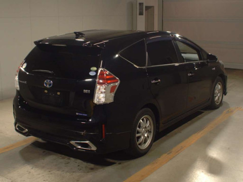 2019 Toyota Prius alpha ZVW41W[1]