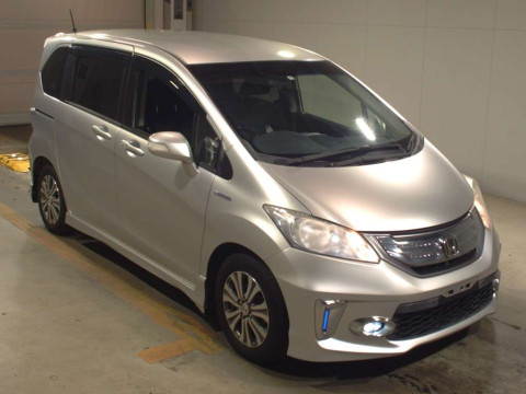 2013 Honda Freed hybrid GP3[2]