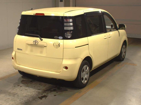 2010 Toyota Sienta NCP81G[1]