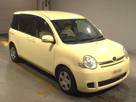 2010 Toyota Sienta NCP81G[2]