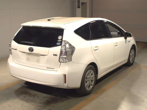 2013 Toyota Prius alpha ZVW41W[1]