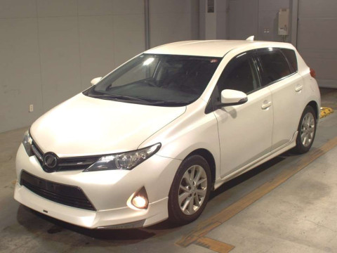 2014 Toyota Auris NZE181H[0]