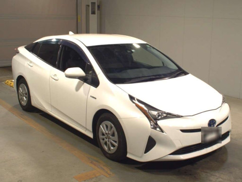 2018 Toyota Prius ZVW50[2]