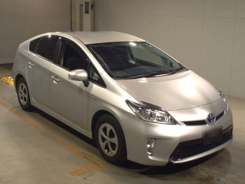 2016 Toyota Prius ZVW30[2]