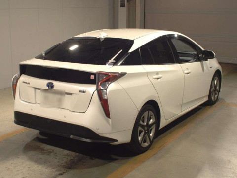 2016 Toyota Prius ZVW51[1]