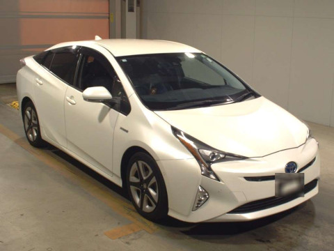 2016 Toyota Prius ZVW51[2]