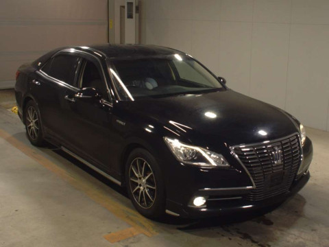 2013 Toyota Crown Hybrid AWS210[2]